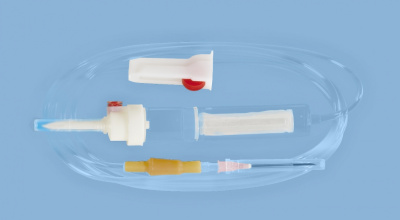 Система для вливаний гемотрансфузионная для крови с пластиковой иглой — 20 шт/уп купить оптом в Улан-Удэ